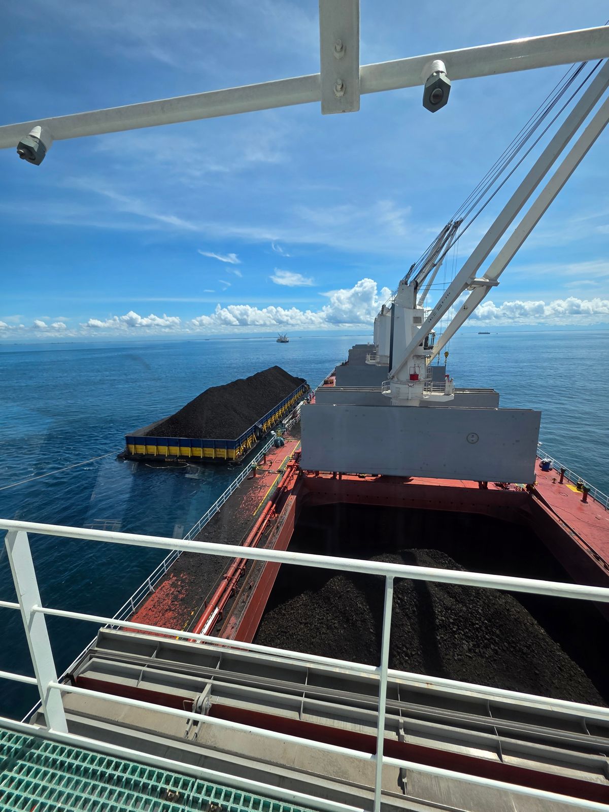 Bulk cargo vessel loaded in Indonesian waters